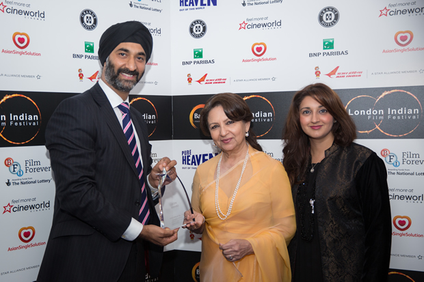 Harmeet Ahuja & Reena Ranger present actress Sharmila Tagore with the Sun Mark Icon Award at the 7th annual Bagri Foundation London Indian Film Festival